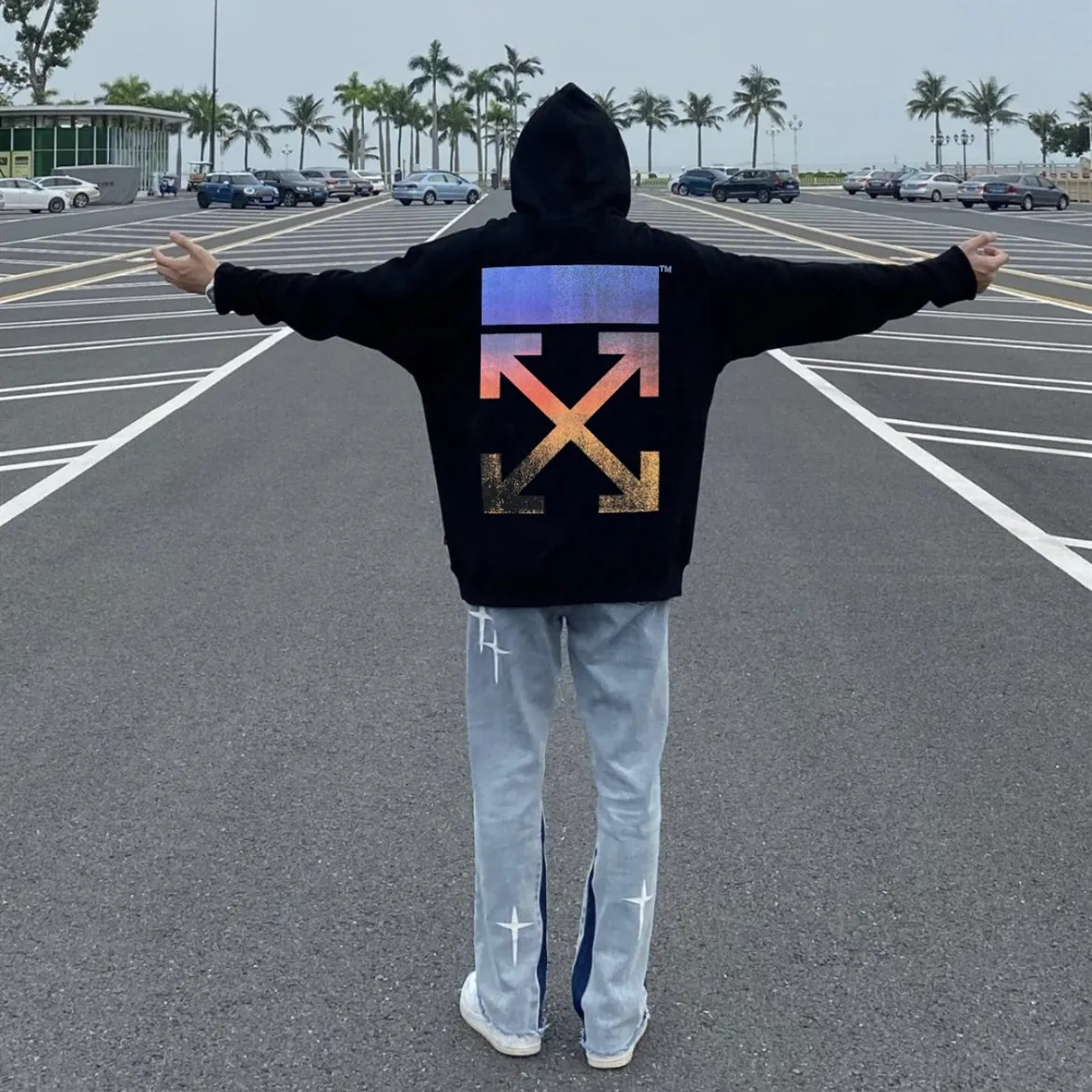 ♻️💯Upper body reference model picture❤️Top tested version 2022SS new spring and summer OFF WHITE blurred color gradient frosted arrow pure cotton OW male and female couple star same style autumn and winter pure cotton hoodie sweatshirt. The printing adopts screen printing technology, and 5 sets of screen printing are made of contrasting colors. The first set of white glue is used as base, the second is blue, the third is purple, the fourth is orange, and the fifth is yellow, plus authentic one-to-one craftsmanship restoration. Refuse to use misprinting technology to replace the visual effect of gradient colors. Create a gradient frosted texture. The printing is visually matte, and the feel is also matte. It feels gritty to the touch. And the printing can be pulled apart. Customized collar watch, washed, hang tag. To distinguish the market, use 19 bids instead of 20 bids. The fabric is made of 480g large fish scale pure cotton terry fabric, which is full of drape.  Color: Black Size: XS-L P:390
